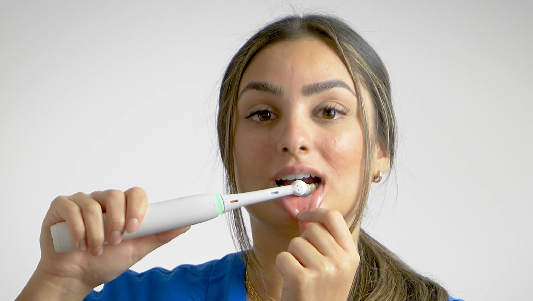 Video som visar hur du borstar tänderna